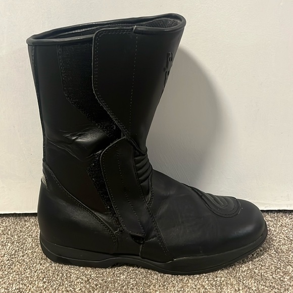 Alpinestars Black Motocycle Boots with Textured Leather - Picture 8 of 13